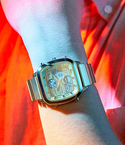 blusa imperdonable eco Reloj Retro analógico-digital de acero inoxidable en tono dorado