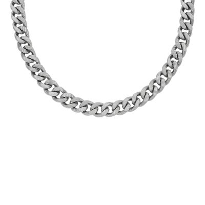 Un collier chaîne en argent.