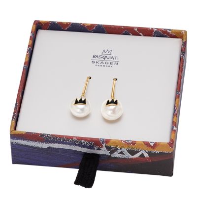 Iconic pearl sale earrings