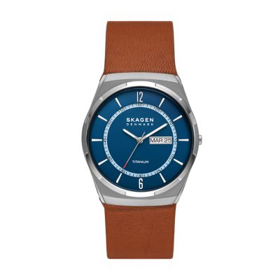 MELBYE TITANIUM 三針デイデイト ラゲッジレザーウォッチ SKW6906 - Skagen